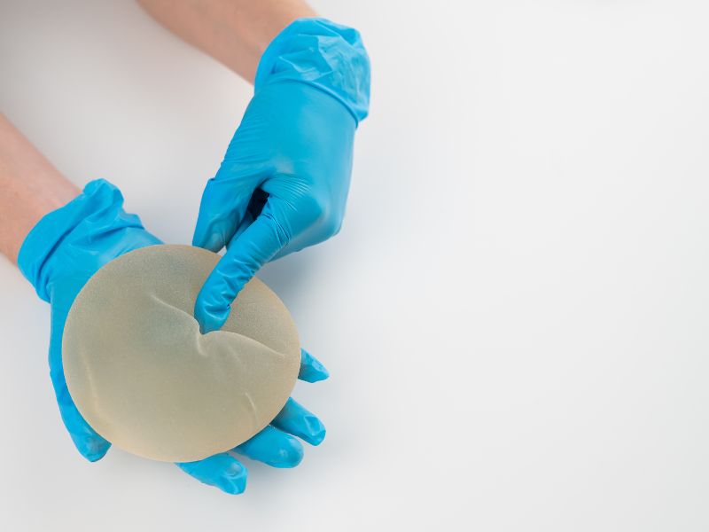 prótese de silicone virada